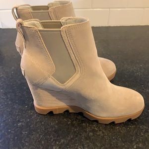 Brand new Sorel booties 8.5